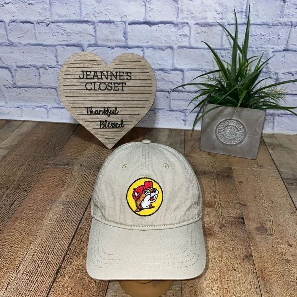 Adjustable khaki Buc-ee's baseball hat Bucees